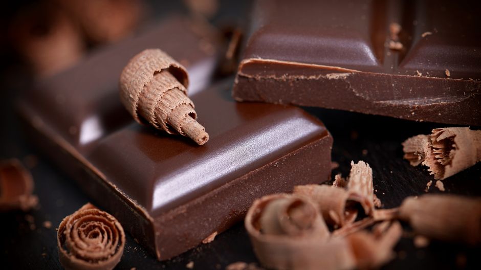 Темный шоколад помогает пациентам с болезнью сосудов