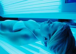 11 стран ограничили загар в солярии подросткам до 18 лет