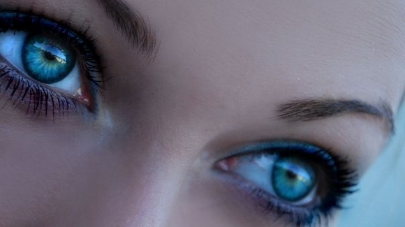 Как правильно выбрать цветные линзы?