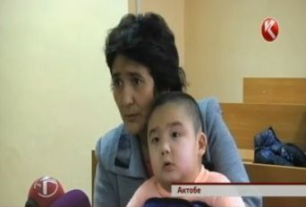 Родителям парализованного после операции в Актобе малыша отказали в суде